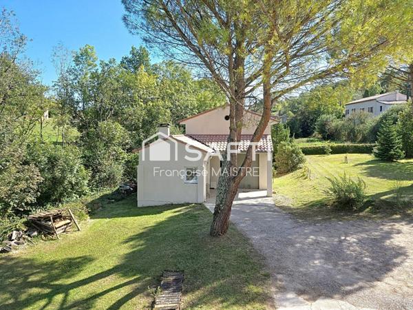 Villa de 125 m² - 3 chambres - 1 bureau - Dépendances de 100 m²