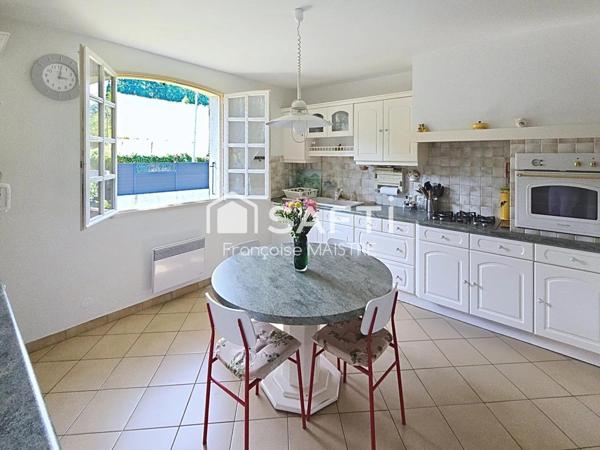 Villa de 125 m² - 3 chambres - 1 bureau - Dépendances de 100 m²