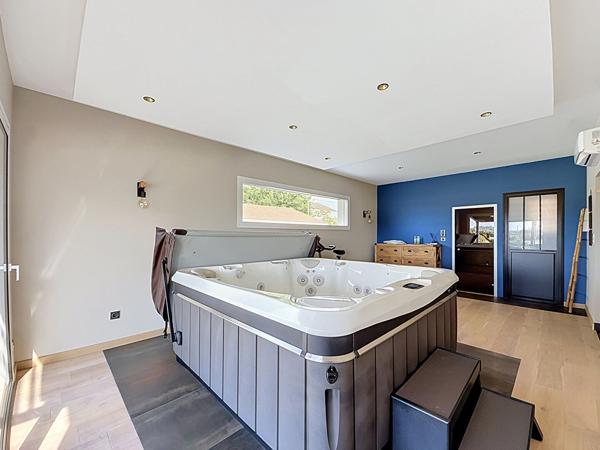 Maison Charnoz- Sur- Ain 6 pièce(s) 190 m2, quatre chambres, piscine, garage, salle de sport , jacuzzi, hammam