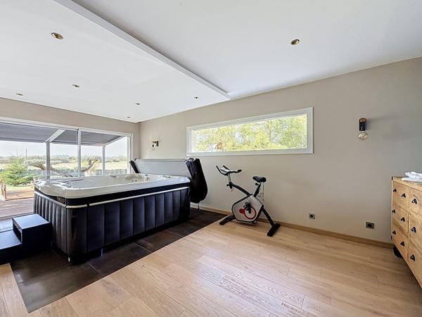 Maison Charnoz- Sur- Ain 6 pièce(s) 190 m2, quatre chambres, piscine, garage, salle de sport , jacuzzi, hammam