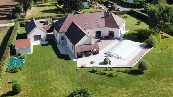 Demeure de prestige de 349m2 avec piscine et grand jardin