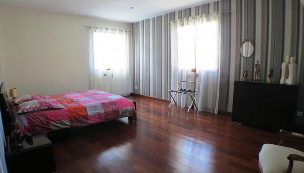 Demeure de prestige de 349m2 avec piscine et grand jardin