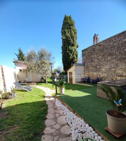 Charente, à Mornac. Maison 99 m², 4 chambres, jardin, terrain clos 930 m² avec garage.
