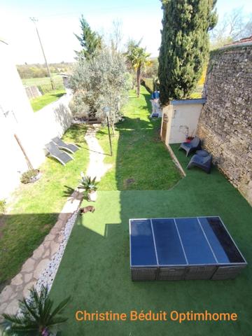 Charente, à Mornac. Maison 99 m², 4 chambres, jardin, terrain clos 930 m² avec garage.