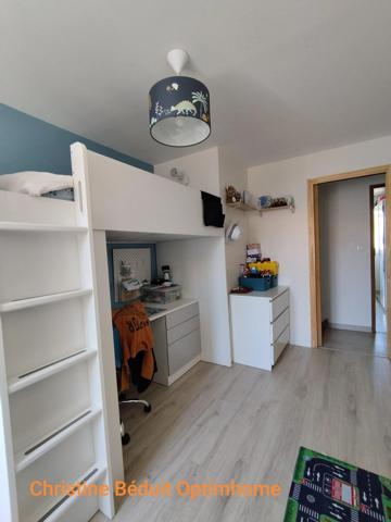 Charente, à Mornac. Maison 99 m², 4 chambres, jardin, terrain clos 930 m² avec garage.