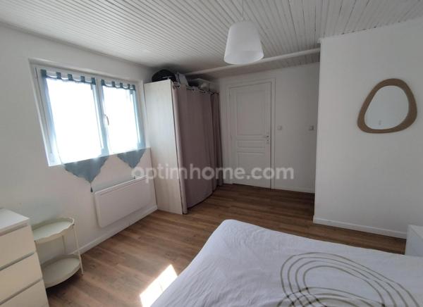 Charente, à Mornac. Maison 99 m², 4 chambres, jardin, terrain clos 930 m² avec garage.
