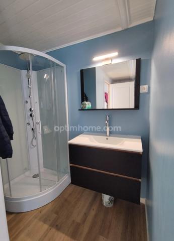 Charente, à Mornac. Maison 99 m², 4 chambres, jardin, terrain clos 930 m² avec garage.