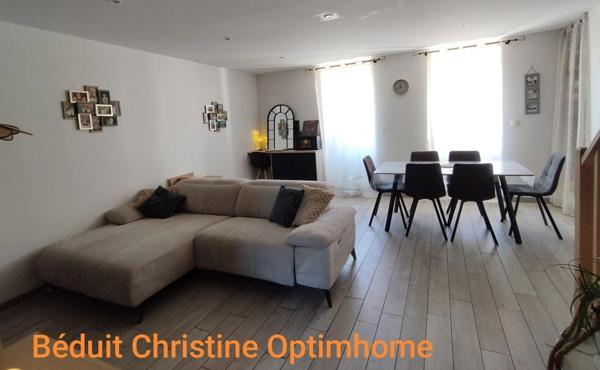 Charente, à Mornac. Maison 99 m², 4 chambres, jardin, terrain clos 930 m² avec garage.