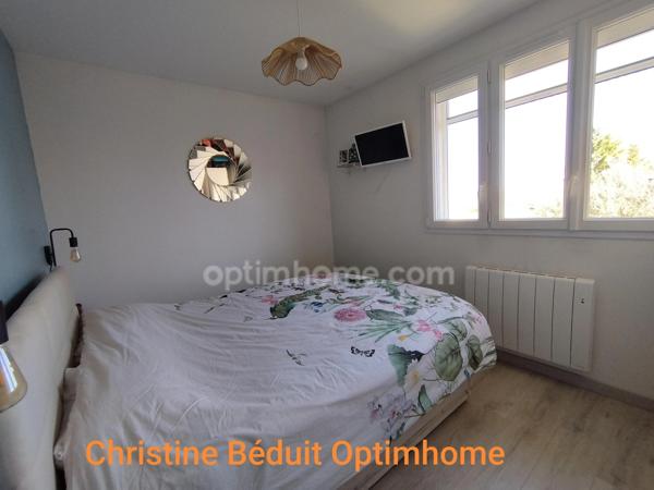 Charente, à Mornac. Maison 99 m², 4 chambres, jardin, terrain clos 930 m² avec garage.