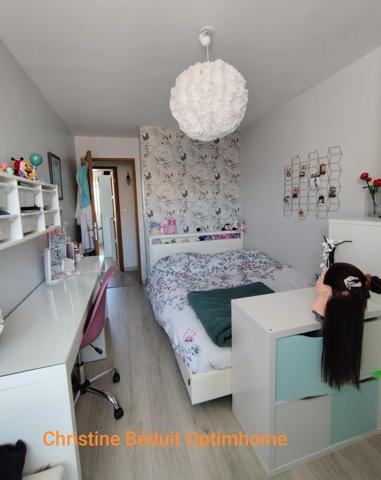 Charente, à Mornac. Maison 99 m², 4 chambres, jardin, terrain clos 930 m² avec garage.