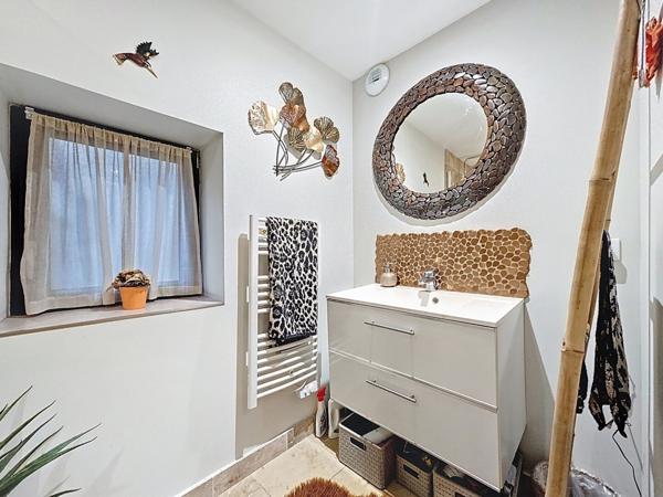 Maison en pierre au calme