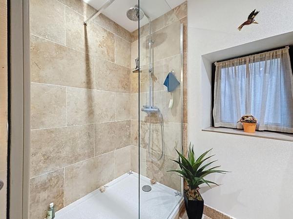 Maison en pierre au calme