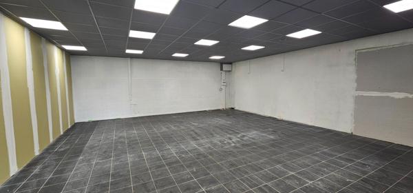 Local commercial de 247m2( dont 87m2 de réserve)
