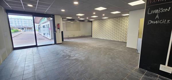 Local commercial de 247m2( dont 87m2 de réserve)