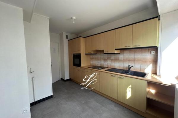 Location - Appartement 3 pièces 64 m 2 RENNES (35000)