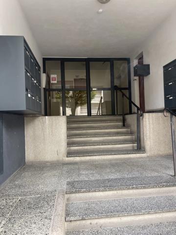 Angers/ T2 au 1er étage entièrement rénové de 50m2 avec balcon proche quartier Jardin des plantes, au pied du tramway et des commerces