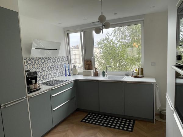 Angers/ T2 au 1er étage entièrement rénové de 50m2 avec balcon proche quartier Jardin des plantes, au pied du tramway et des commerces