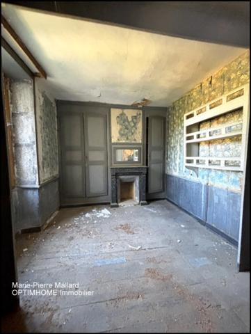 Belle maison en pierres de pays avec nombreuses dépendance à MONTBOUCHER (23)