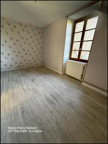 Belle maison en pierres de pays avec nombreuses dépendance à MONTBOUCHER (23)
