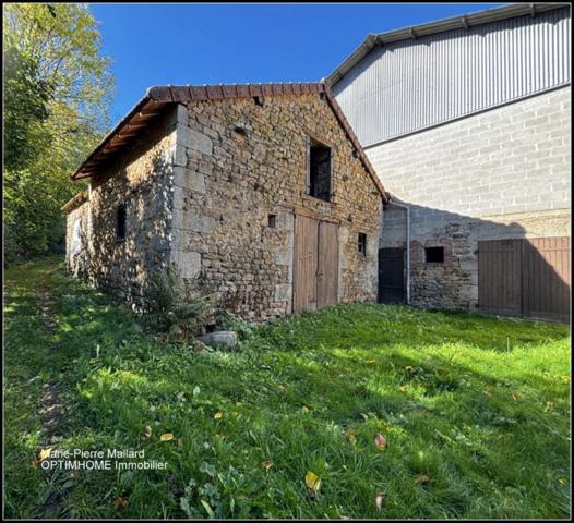 Belle maison en pierres de pays avec nombreuses dépendance à MONTBOUCHER (23)