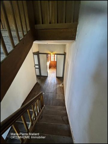 Belle maison en pierres de pays avec nombreuses dépendance à MONTBOUCHER (23)