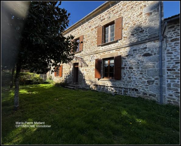 Belle maison en pierres de pays avec nombreuses dépendance à MONTBOUCHER (23)