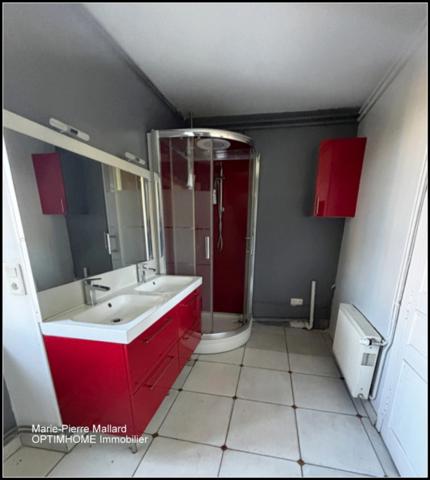 Belle maison en pierres de pays avec nombreuses dépendance à MONTBOUCHER (23)