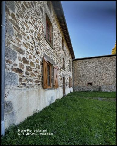 Belle maison en pierres de pays avec nombreuses dépendance à MONTBOUCHER (23)