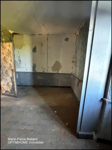 Belle maison en pierres de pays avec nombreuses dépendance à MONTBOUCHER (23)