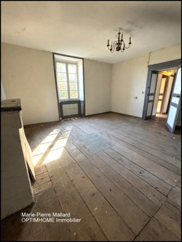 Belle maison en pierres de pays avec nombreuses dépendance à MONTBOUCHER (23)