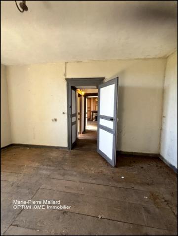 Belle maison en pierres de pays avec nombreuses dépendance à MONTBOUCHER (23)