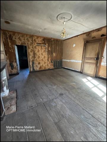 Belle maison en pierres de pays avec nombreuses dépendance à MONTBOUCHER (23)