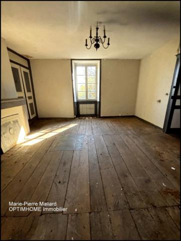 Belle maison en pierres de pays avec nombreuses dépendance à MONTBOUCHER (23)