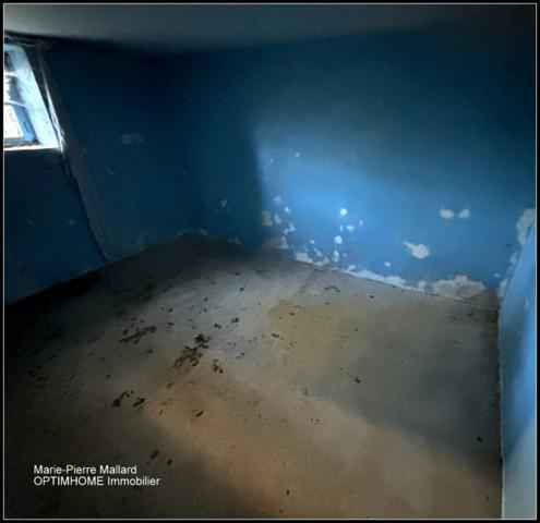 Belle maison en pierres de pays avec nombreuses dépendance à MONTBOUCHER (23)