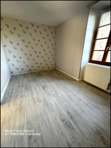 Belle maison en pierres de pays avec nombreuses dépendance à MONTBOUCHER (23)