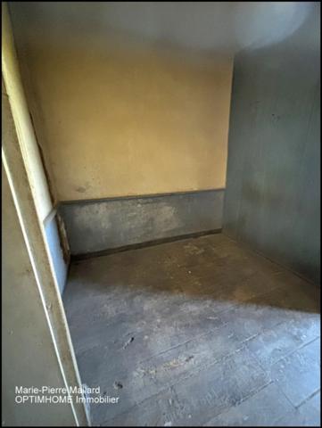 Belle maison en pierres de pays avec nombreuses dépendance à MONTBOUCHER (23)
