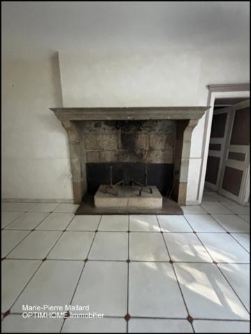 Belle maison en pierres de pays avec nombreuses dépendance à MONTBOUCHER (23)