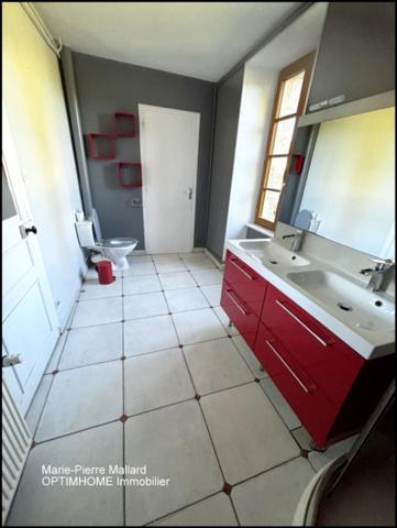 Belle maison en pierres de pays avec nombreuses dépendance à MONTBOUCHER (23)