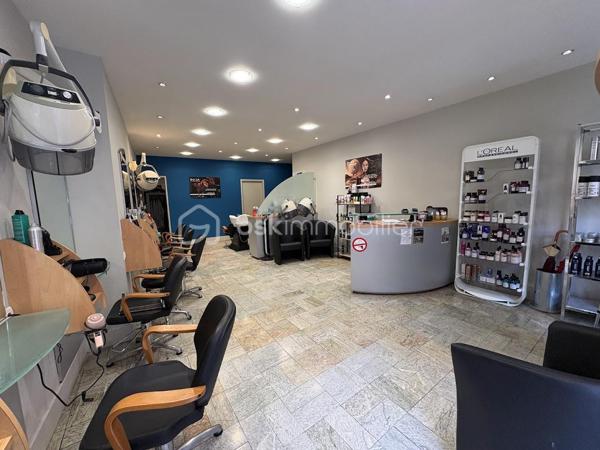 Dpt Hautes Pyrénées (65), à vendre BAGNERES DE BIGORRE Salon de coiffure

Vente d'un fonds de commerce d'un Salon de coiffure à Bagnères ville thermale et touristique, avec clientèle fidèle depuis des années et clientèle de passage.
offrant aujourd'hui une opportunité rare de reprise dans un cadre professionnel exemplaire.
Située dans une rue idéalement placée, parking à proximité, elle bénéficie d'un emplacement royal

Pas de travaux à prévoir.
Parking à proximité.
Affaire saine avec salariées, espace salon + réserve + wc
départ en retraite après 31 ans d'exploitation. Fermé le dimanche et le lundi.
Plus de renseignements sur demande.

L'ensemble a été pensé avec soin et qualité :
Électricité plomberie refaites en 2001
Éclairage LED complet, basse consommation
Double vitrage
Chauffage changé en 2025
Commerce clé en main, prêt à travailler dès le lendemain

Matériel professionnel inclus dans la cession avec stock
Une affaire saine, prête à reprendre dans l'instant.
L'âme du lieu et sa réputation assurent une activité pérenne et rentable, dans un environnement professionnel et humain rare.

Plus de renseignements et éléments sur appel téléphonique.
Une visite s'impose sans tarder.