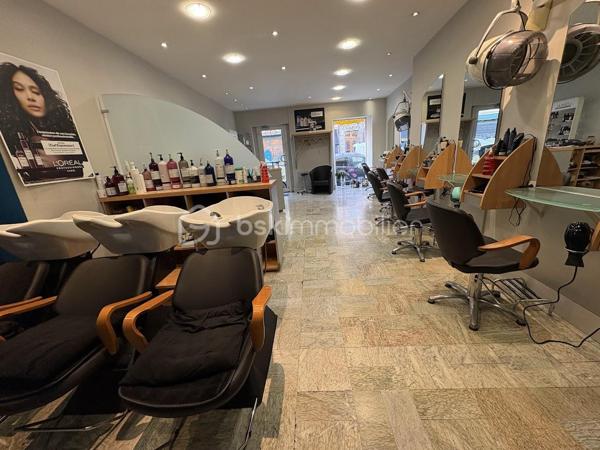 Dpt Hautes Pyrénées (65), à vendre BAGNERES DE BIGORRE Salon de coiffure

Vente d'un fonds de commerce d'un Salon de coiffure à Bagnères ville thermale et touristique, avec clientèle fidèle depuis des années et clientèle de passage.
offrant aujourd'hui une opportunité rare de reprise dans un cadre professionnel exemplaire.
Située dans une rue idéalement placée, parking à proximité, elle bénéficie d'un emplacement royal

Pas de travaux à prévoir.
Parking à proximité.
Affaire saine avec salariées, espace salon + réserve + wc
départ en retraite après 31 ans d'exploitation. Fermé le dimanche et le lundi.
Plus de renseignements sur demande.

L'ensemble a été pensé avec soin et qualité :
Électricité plomberie refaites en 2001
Éclairage LED complet, basse consommation
Double vitrage
Chauffage changé en 2025
Commerce clé en main, prêt à travailler dès le lendemain

Matériel professionnel inclus dans la cession avec stock
Une affaire saine, prête à reprendre dans l'instant.
L'âme du lieu et sa réputation assurent une activité pérenne et rentable, dans un environnement professionnel et humain rare.

Plus de renseignements et éléments sur appel téléphonique.
Une visite s'impose sans tarder.