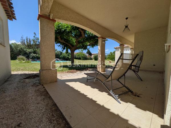 Lumineuse villa 4 faces de plain-pied de 128 m², exposée plein Sud avec vue imprenable sur le Canigou.

Cette agréable maison se compose d’un hall d’entrée desservant une belle pièce de vie salon/séjour, une cuisine équipée, une buanderie et un cellier.

L’espace nuit comprend quatre chambres avec rangements, une salle de bain équipée d’une baignoire et d’une douche ainsi qu’un WC indépendant avec lave-mains.

Un garage indépendant d’environ 39 m² permet d’accueillir deux véhicules.

À l’extérieur, vous profiterez d’un vaste terrain arboré de 2000 m² avec arrosage, d’une piscine avec terrasse ainsi que d’un environnement calme et reposant.

Cette agréable villa réunit tous les atouts pour profiter pleinement d’un cadre de vie paisible et privilégié face au Canigou.

Un bien à découvrir rapidement!