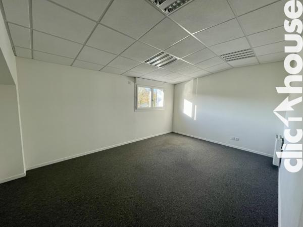 Location ensemble de bureaux à LOUVIGNY - 110 m2