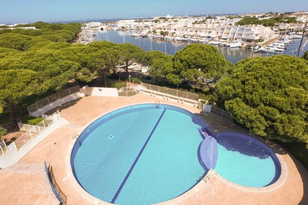 Appartement rez de jardin à Port Camargue - Résidence avec piscine