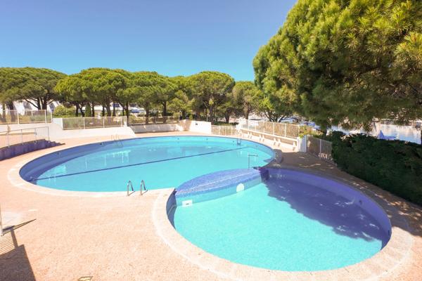 Appartement rez de jardin à Port Camargue - Résidence avec piscine