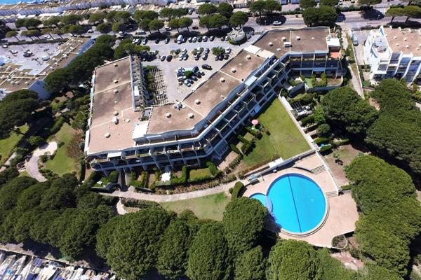 Appartement rez de jardin à Port Camargue - Résidence avec piscine