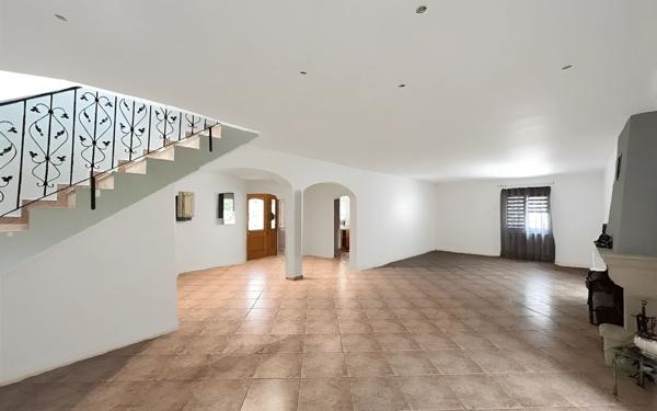 Maison à vendre    7 pièces •  Marguerittes