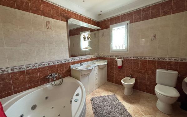 Maison à vendre    7 pièces •  Marguerittes