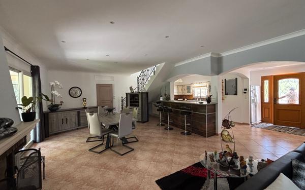 Maison à vendre    7 pièces •  Marguerittes