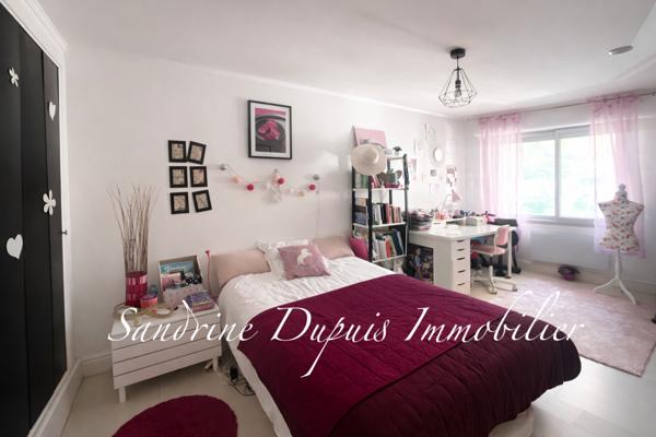 Saintes (17100) T5 centre-ville – 4 chambres – dernier étage – sans charges