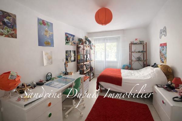 Saintes (17100) T5 centre-ville – 4 chambres – dernier étage – sans charges